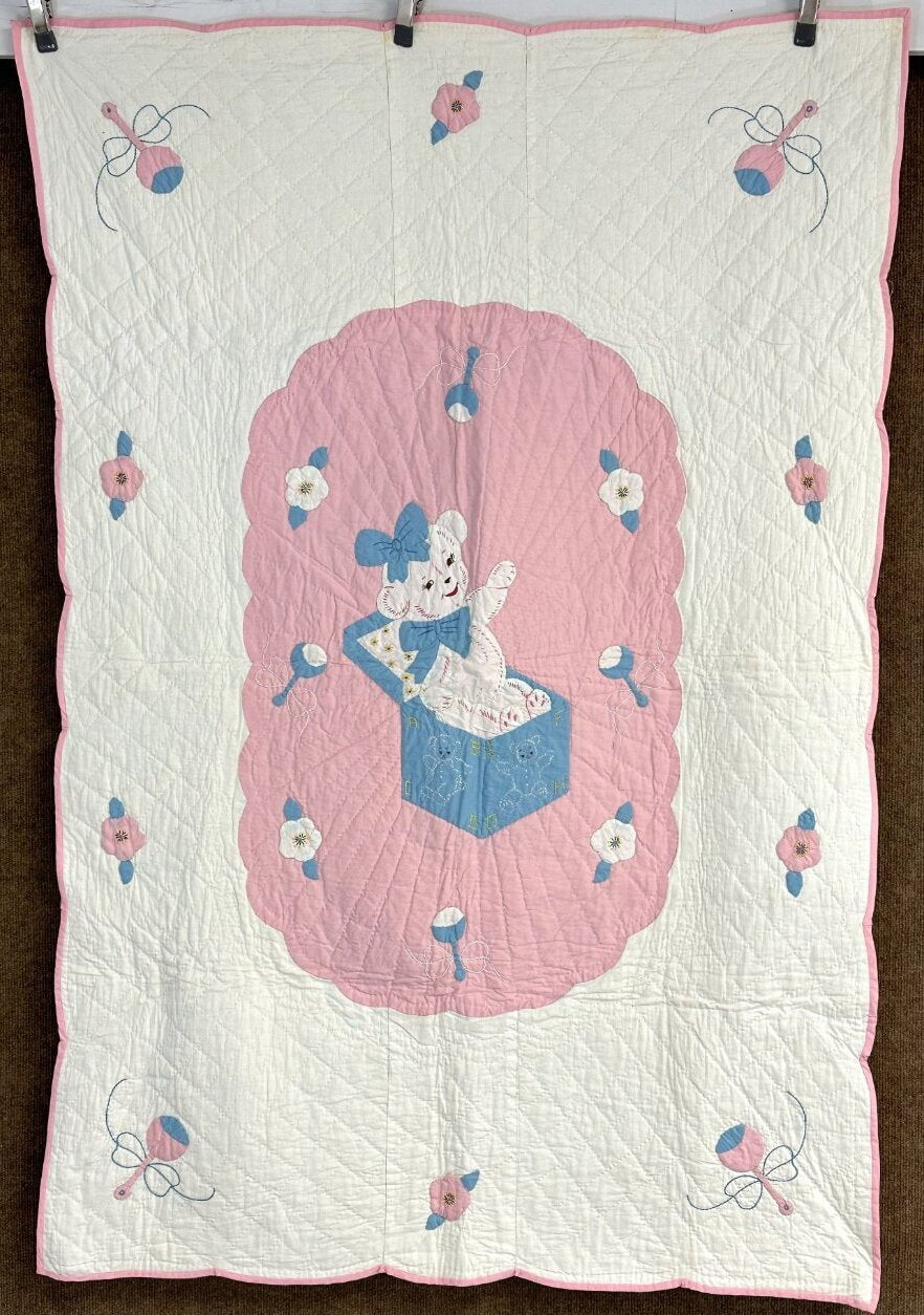 Sweet! c 1940s Bear in Box CRIB Quilt Vintage   Never Used!