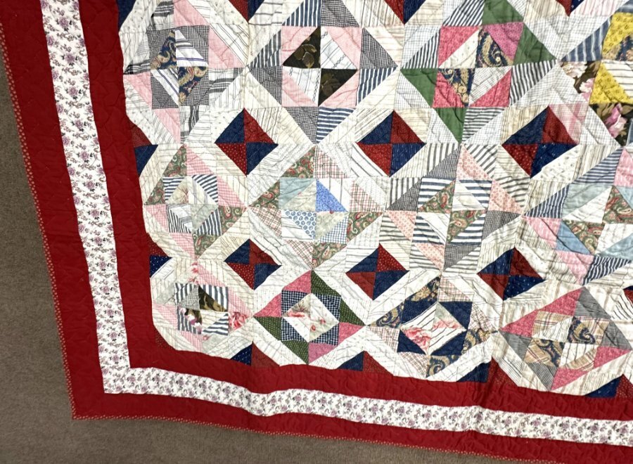 AMAZING GRAPHICS! c 1890s PA Squares Hourglass QUILT Antique Crisp