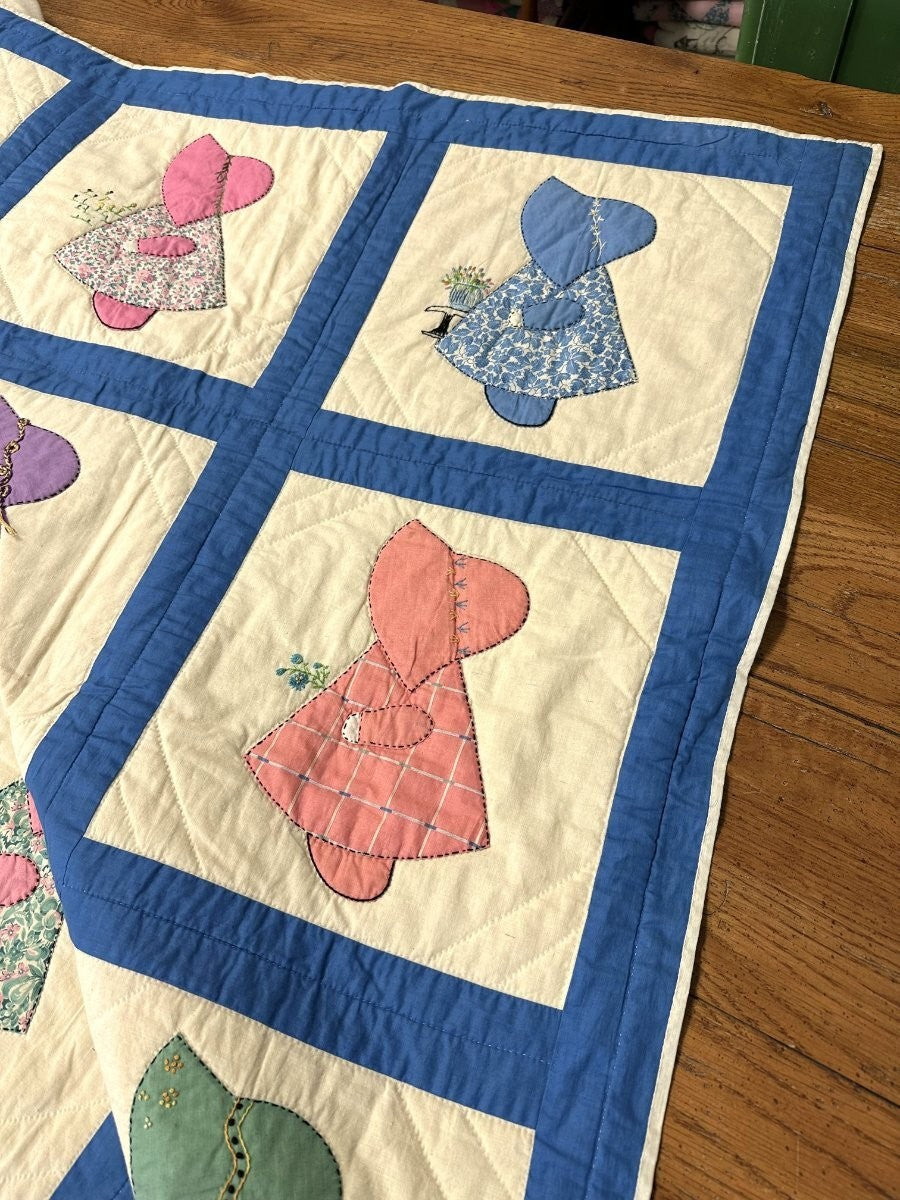 Darling c 1930s Sue Bonnet QUILT Applique Large Size Pretty