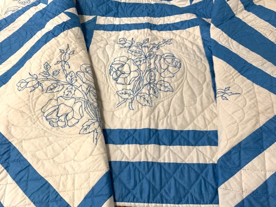 Farmhouse Blue! c 1930s Embroidered Rose Churn Dash QUILT Vintage Crisp Never Us