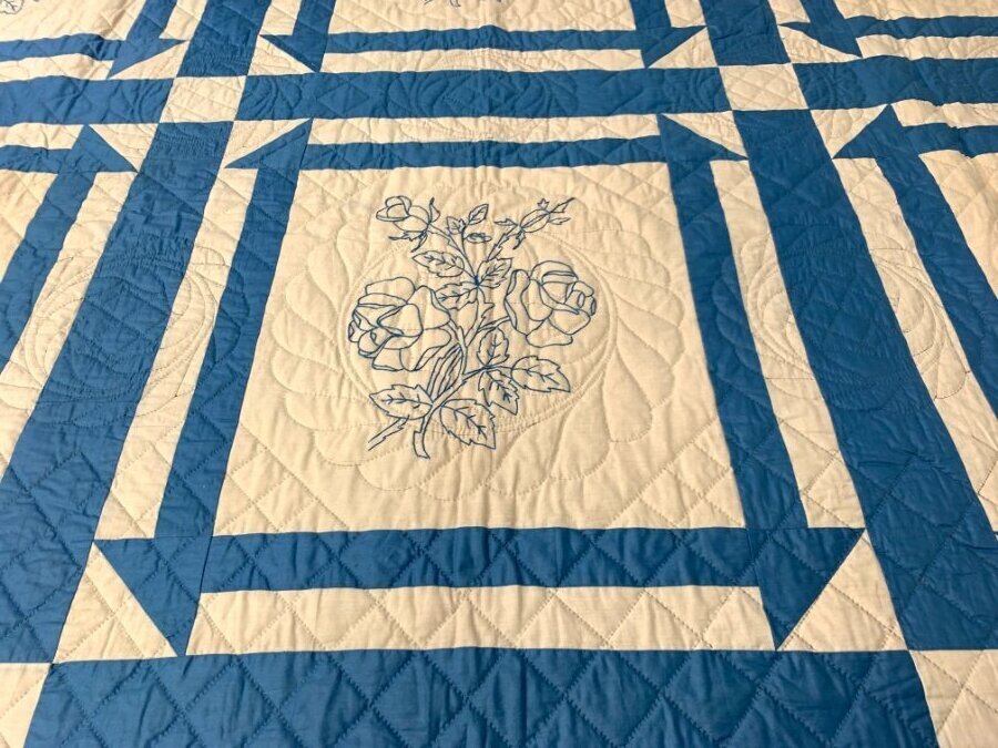 Farmhouse Blue! c 1930s Embroidered Rose Churn Dash QUILT Vintage Crisp Never Us