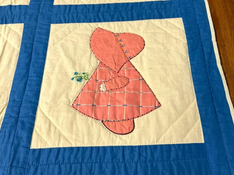 Darling c 1930s Sue Bonnet QUILT Applique Large Size Pretty