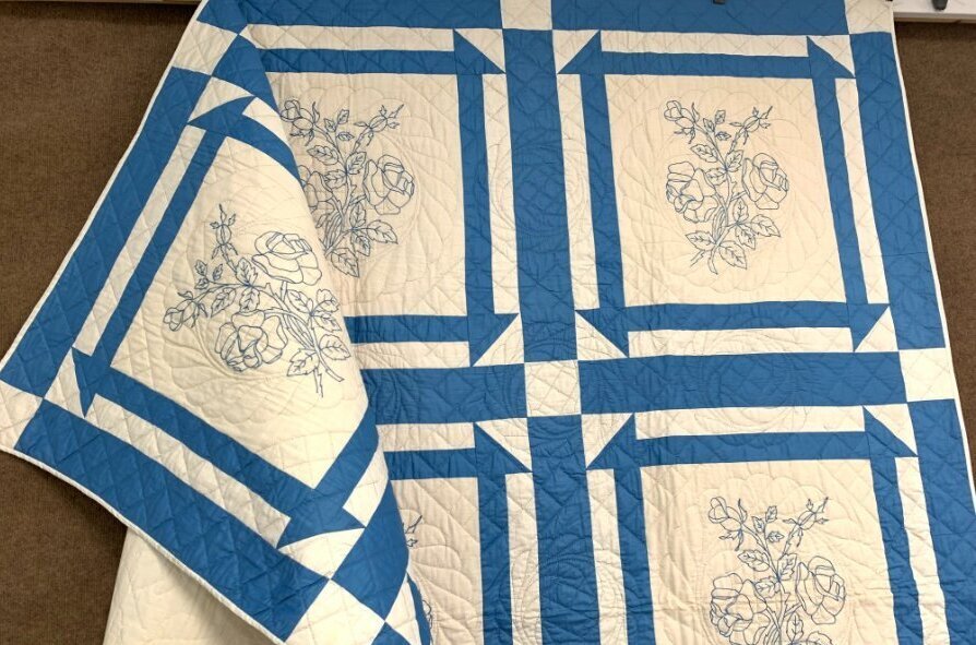 Farmhouse Blue! c 1930s Embroidered Rose Churn Dash QUILT Vintage Crisp Never Us