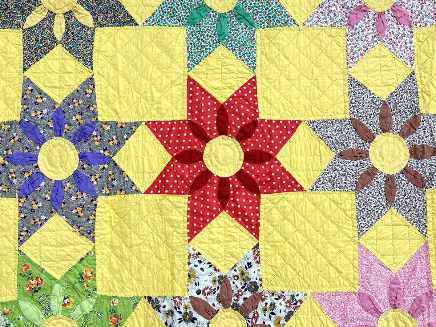 Rays of Sunshine! c 1940s Dahlia Star QUILT   Vintage Crisp Never Used Nice!