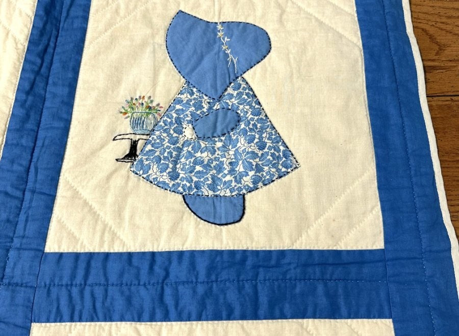 Darling c 1930s Sue Bonnet QUILT Applique Large Size Pretty