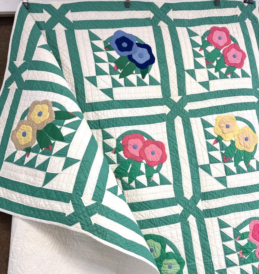 Beautiful! c 1930s Flower Baskets QUILT Vintage Garden Maze