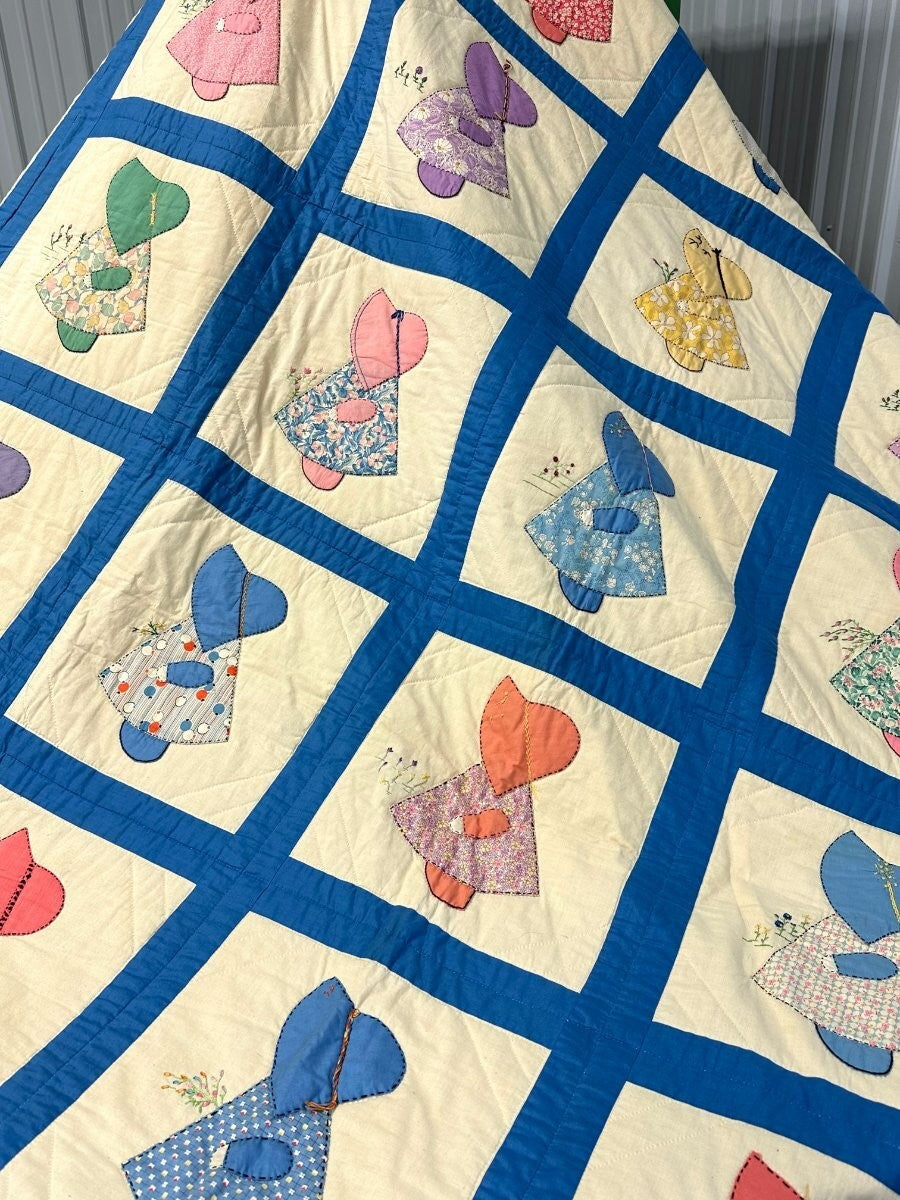 Darling c 1930s Sue Bonnet QUILT Applique Large Size Pretty
